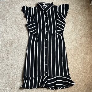 Gilli Black & White Stripped Knee Length Dress. Size Small